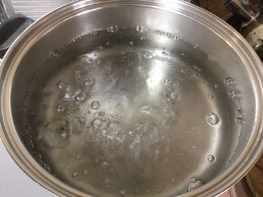 大鍋にお湯が沸いています。