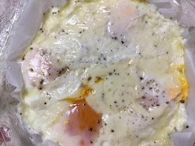 レンジで温めた卵とチーズです。