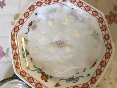 維新號のにくまんを食べて、空になったお皿です。