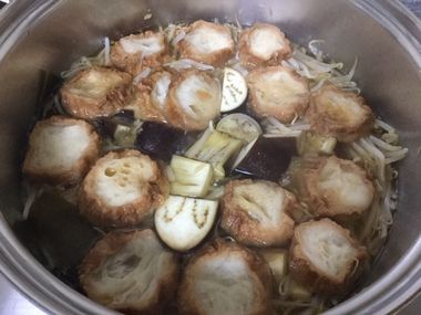 仙台麩の煮物を作っています。