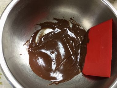 湯せんで溶けたチョコレートです。