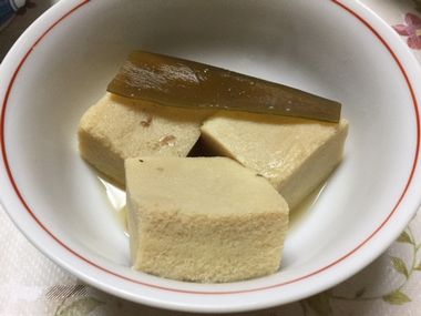 高野豆腐の煮物です。