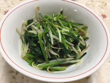 ホウレン草ともやしの野菜炒めです。