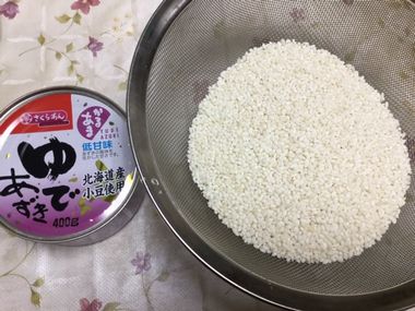小豆の缶詰ともち米です。