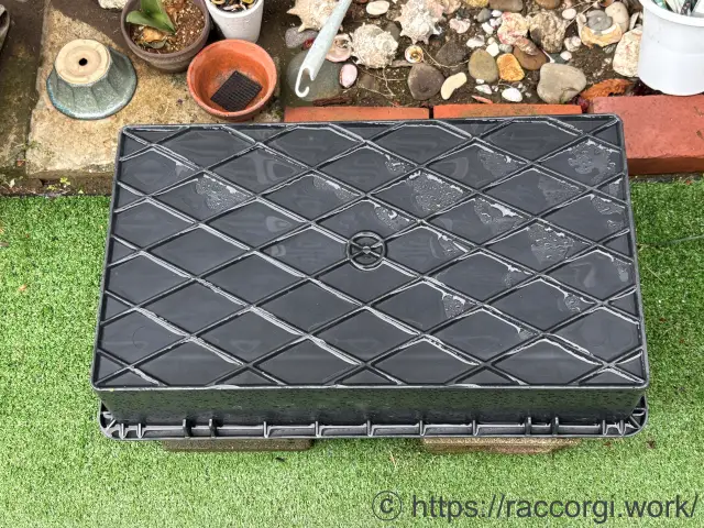 セルトレイをトロ船で覆う