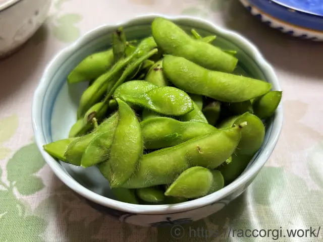 収穫した枝豆