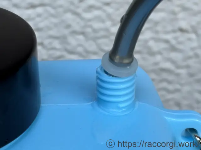タンクとの接続部のホース